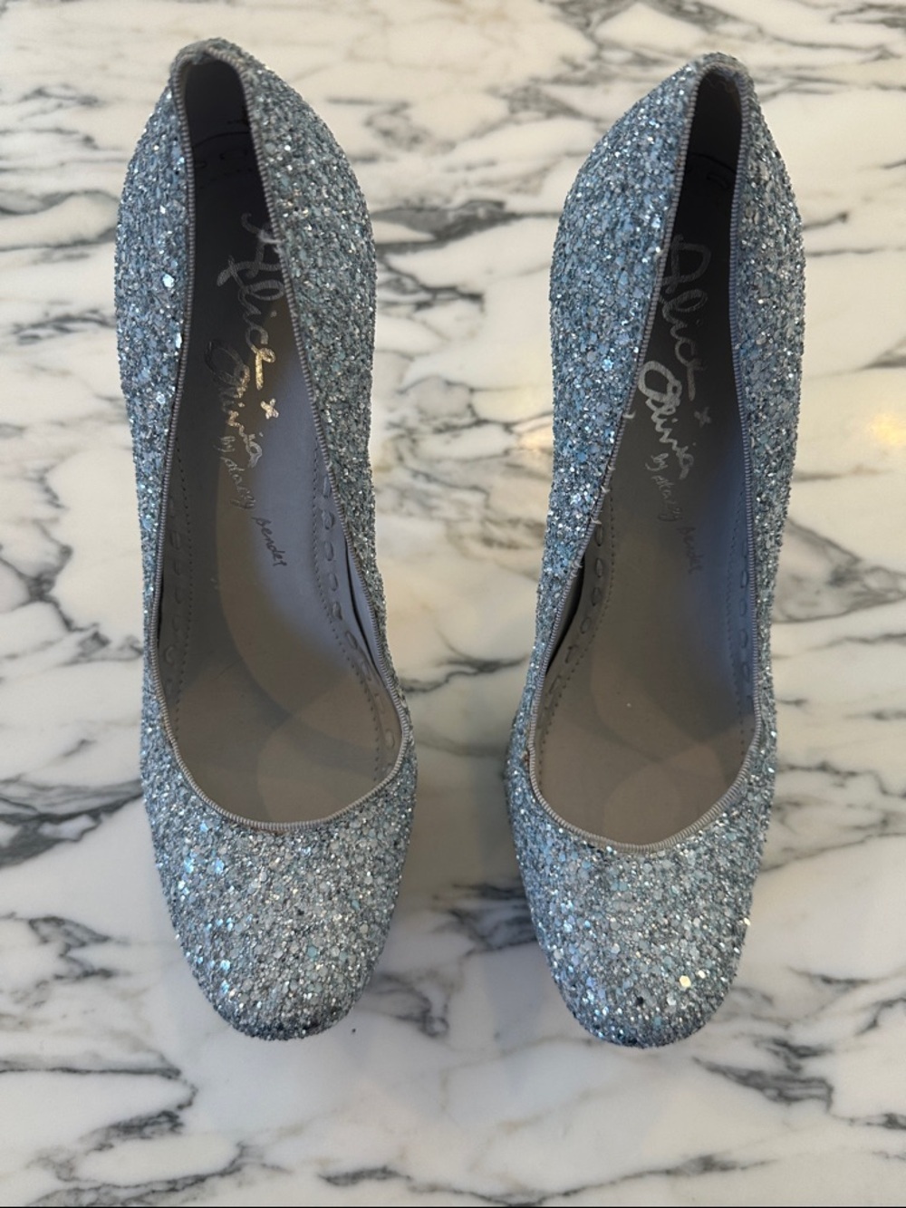 Alice + Olivia Larimore Blue Silver Glitter Round Toe Platform Pumps Sz 38 7.5